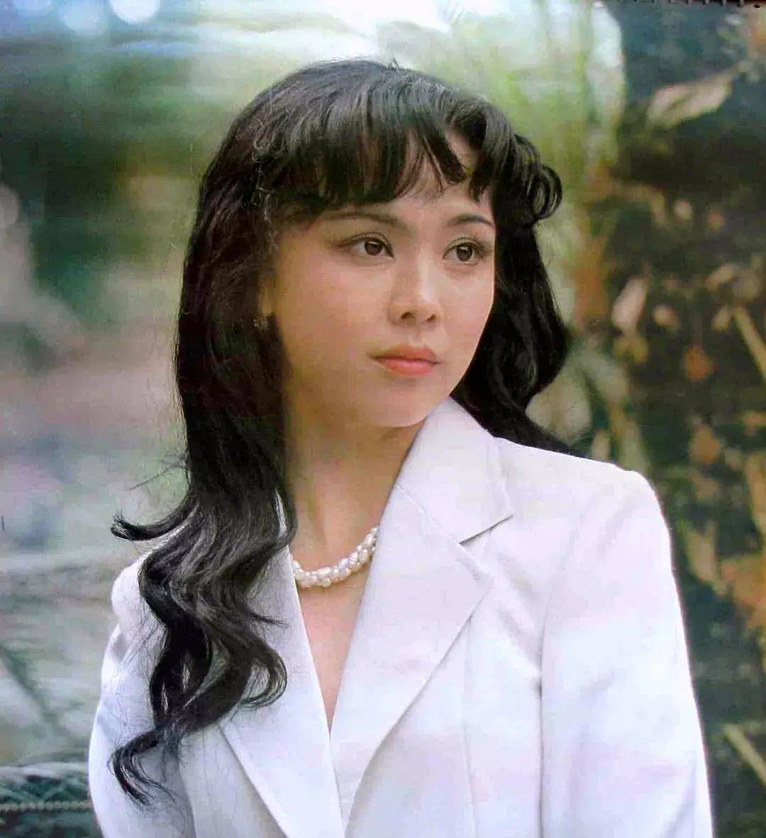 80年代当红女星冷眉,为嫁国外老公淡出影圈,如今过得怎么样了?