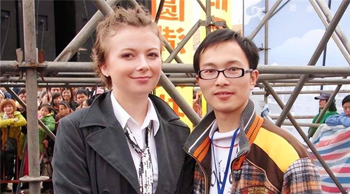 成央视主持人,称:加入中国很骄傲_文化_爱华_穆爱仁