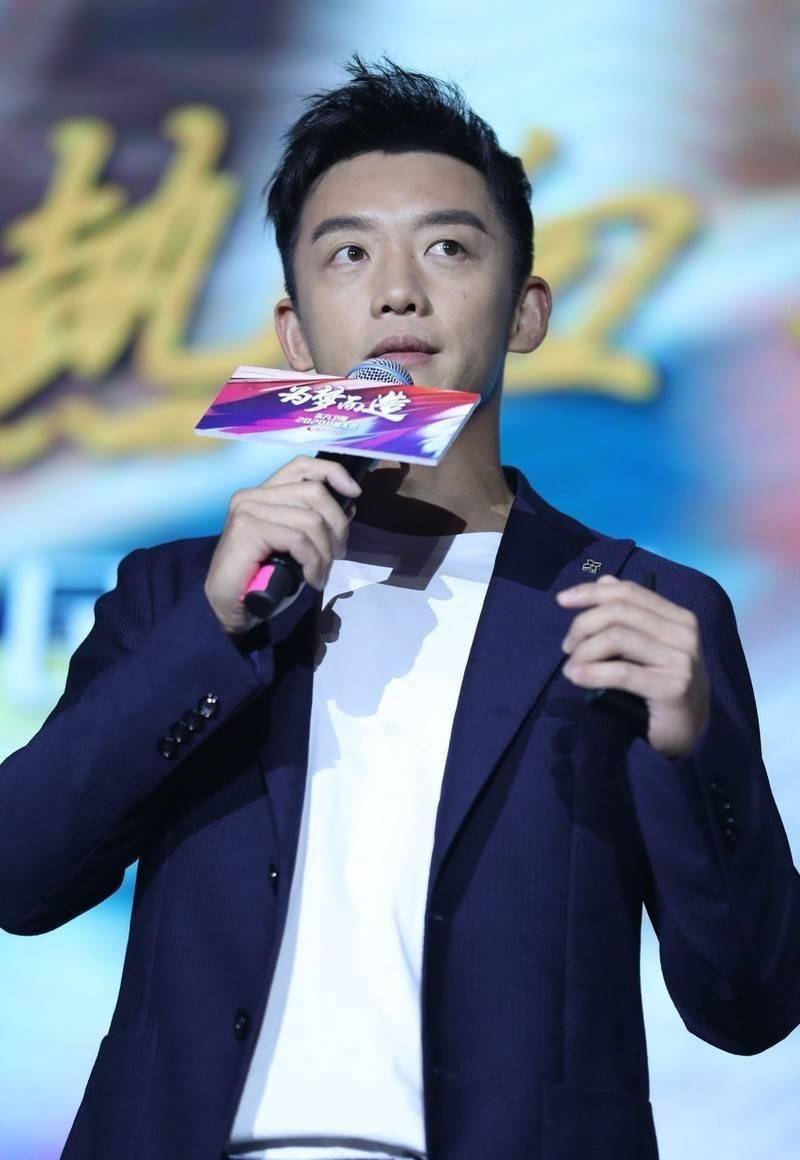 《奔跑吧》中的郑恺脸熟,原来他在11年前天天陪伴我_吴磊_新闻_猎豹