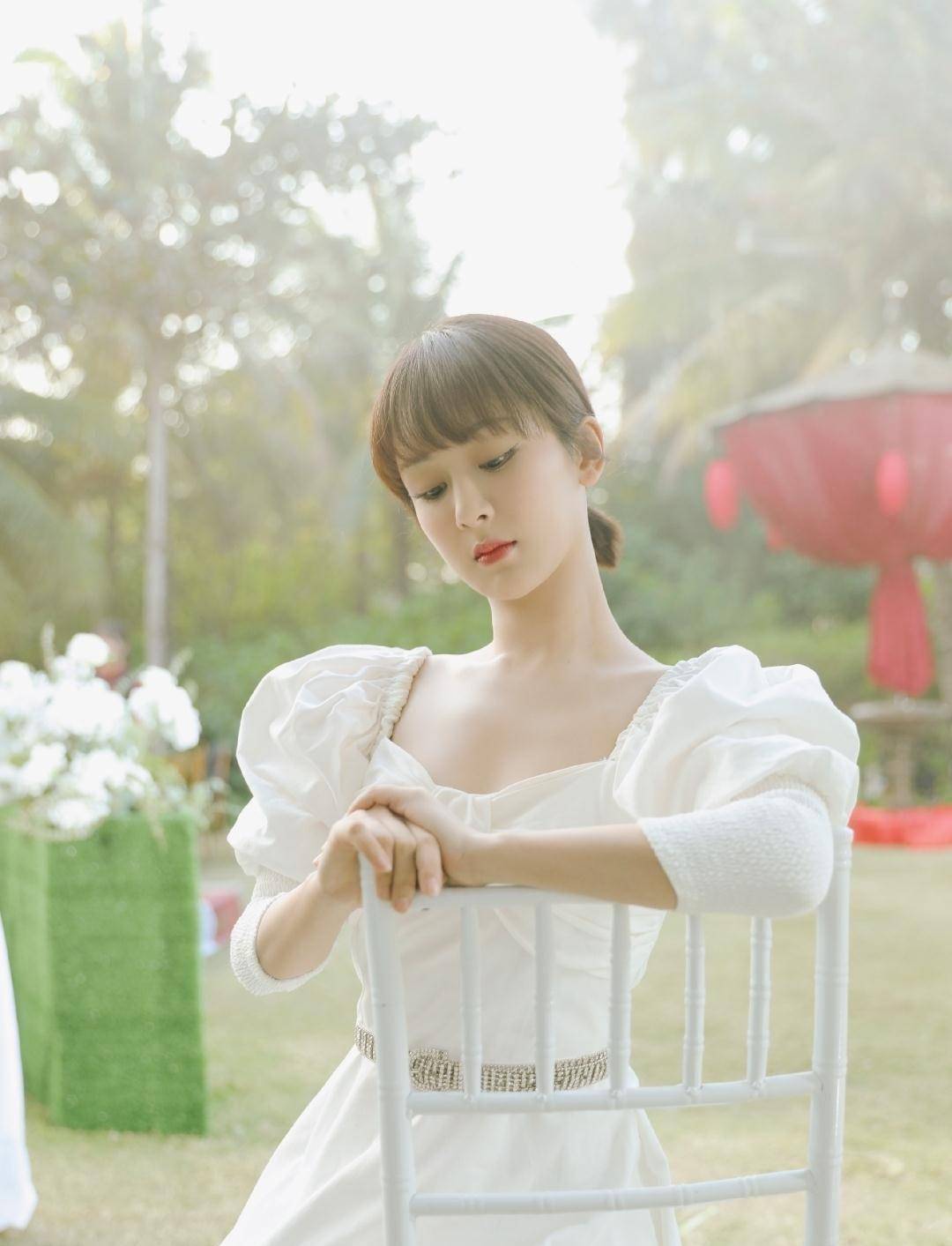 杨紫穿搭也开挂了!各种服装搭配让人惊艳,时尚还显瘦!