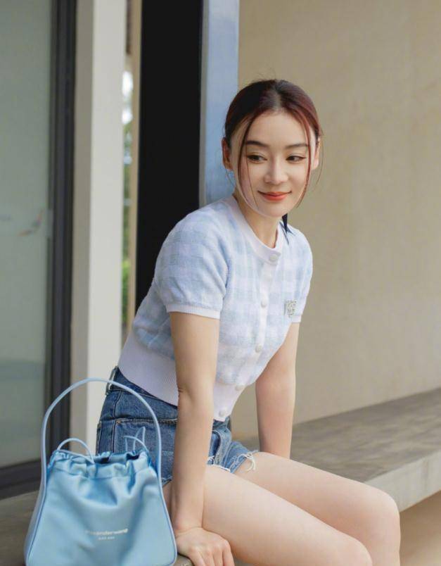 袁姗姗的"平行腿"火了,双腿站直无间距,连杨幂都做不到_版型_时尚