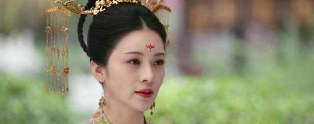 最后,你认为如果杨紫合约到期后不再续约,谁有可能成为欢瑞力捧的女