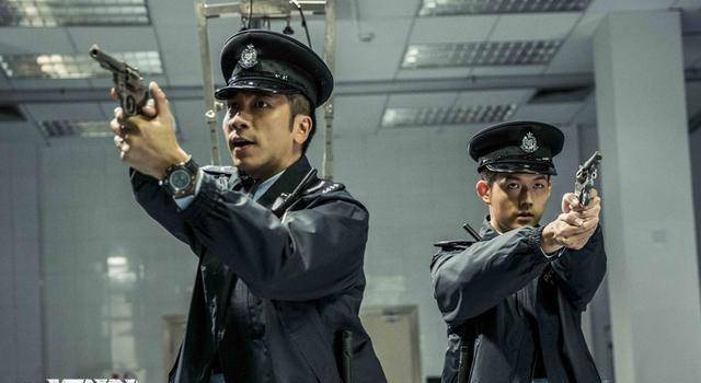 这一部由英国导演雷尼哈林执导的《沉默的证人》,可以说是港风警匪味