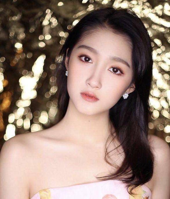 娱乐圈人气最高的新一届90后"四小花旦"_杨幂_迪丽热巴_性格