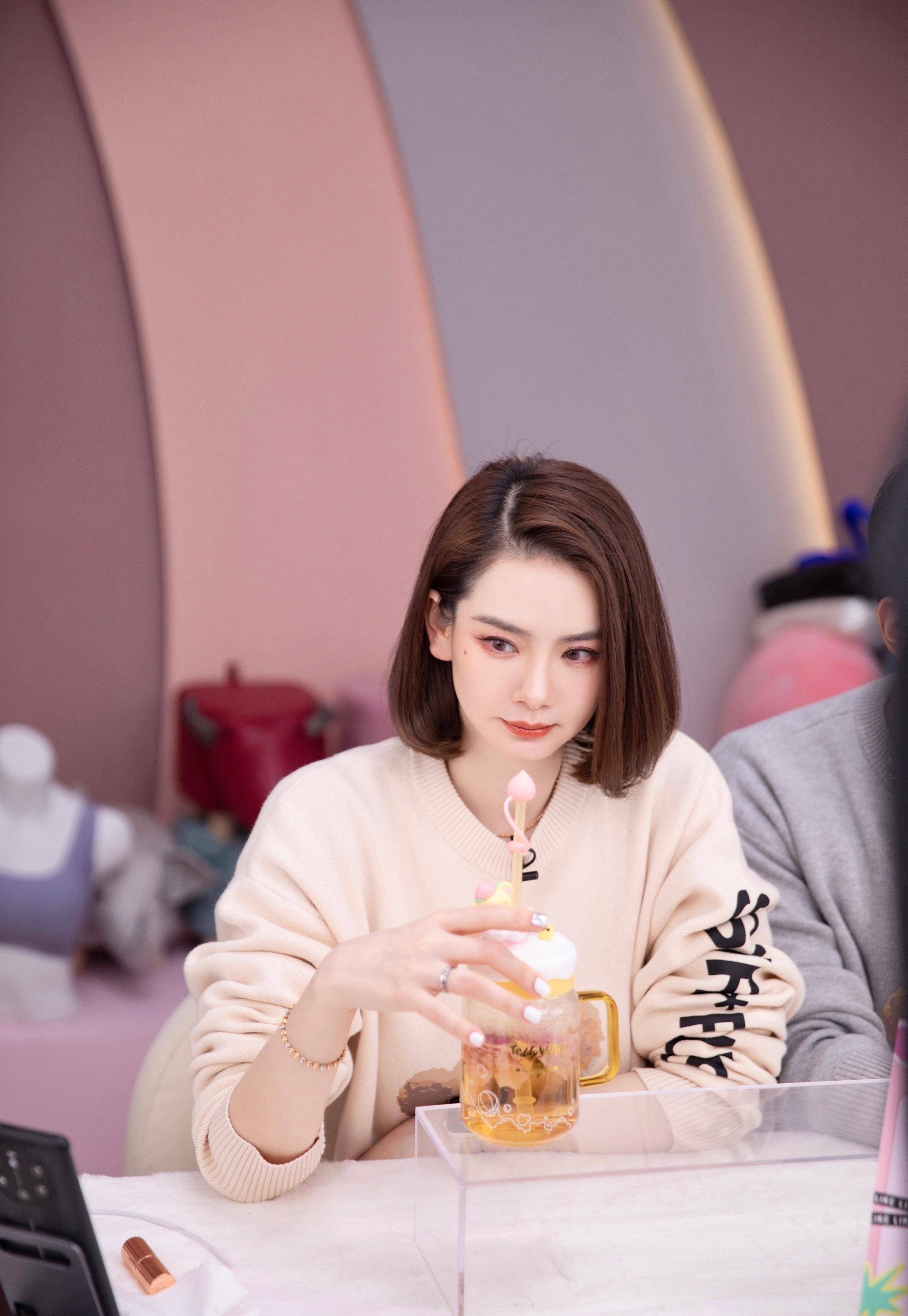戚薇百变造型可可爱爱美貌升级