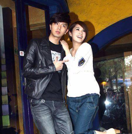 最开始和王子绯闻不断,但是杨丞琳从未正面回应过,态度隐晦不明.