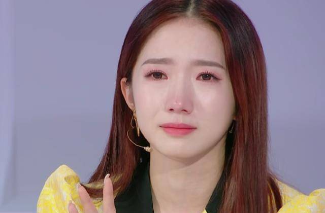 选秀跟风模仿"杨超越",天降好运自称划水怪,网友:东施效颦!