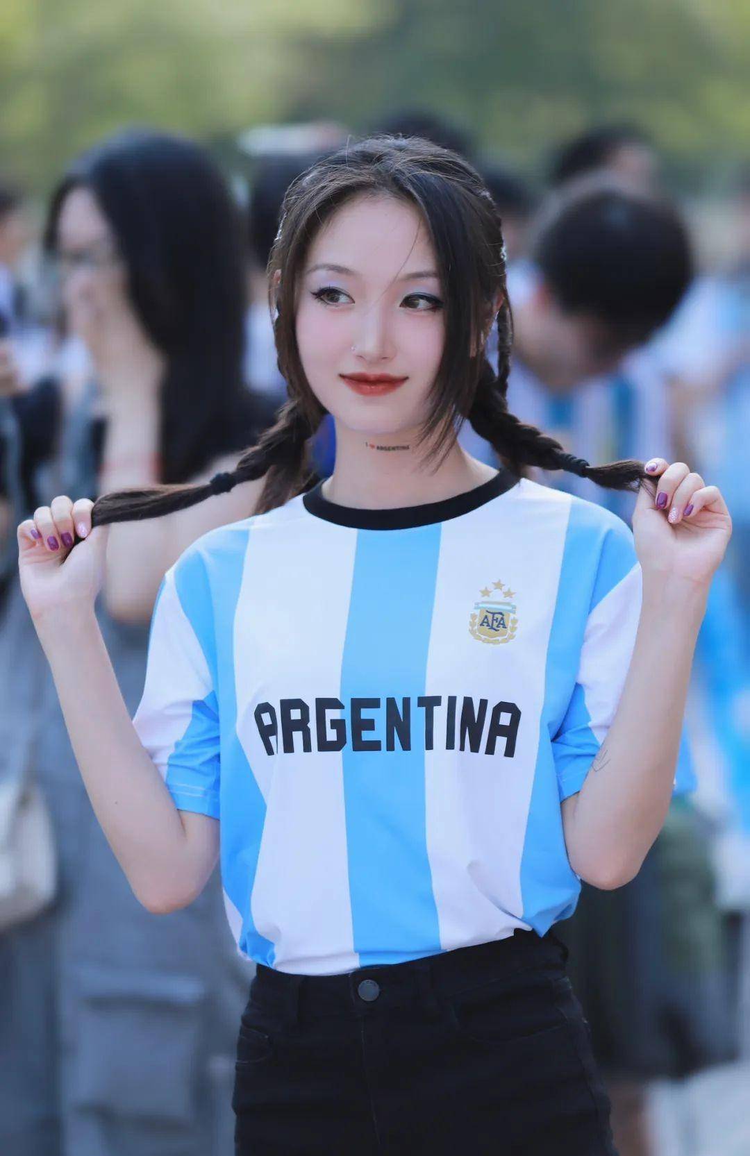 梅西女球迷聚集北京工体,网友:都是女人_魅力_名字_生活