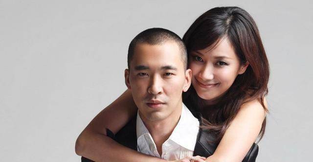 与黄立行相恋10年未婚,徐静蕾难得秀了次恩爱,惬意生活让人羡慕_老公