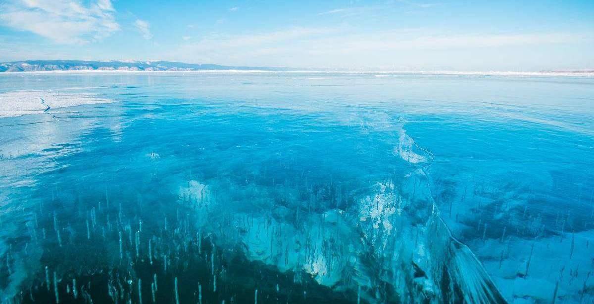 主要是开发旅游业和建设矿泉水厂,贝加尔湖"蓝冰"堪称是奇景,特别是在