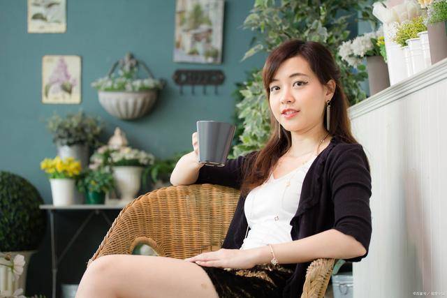 致五十岁女人生日短句（祝自己五十岁女人生日祝福语）（给五十岁女人的生日祝福语简短）