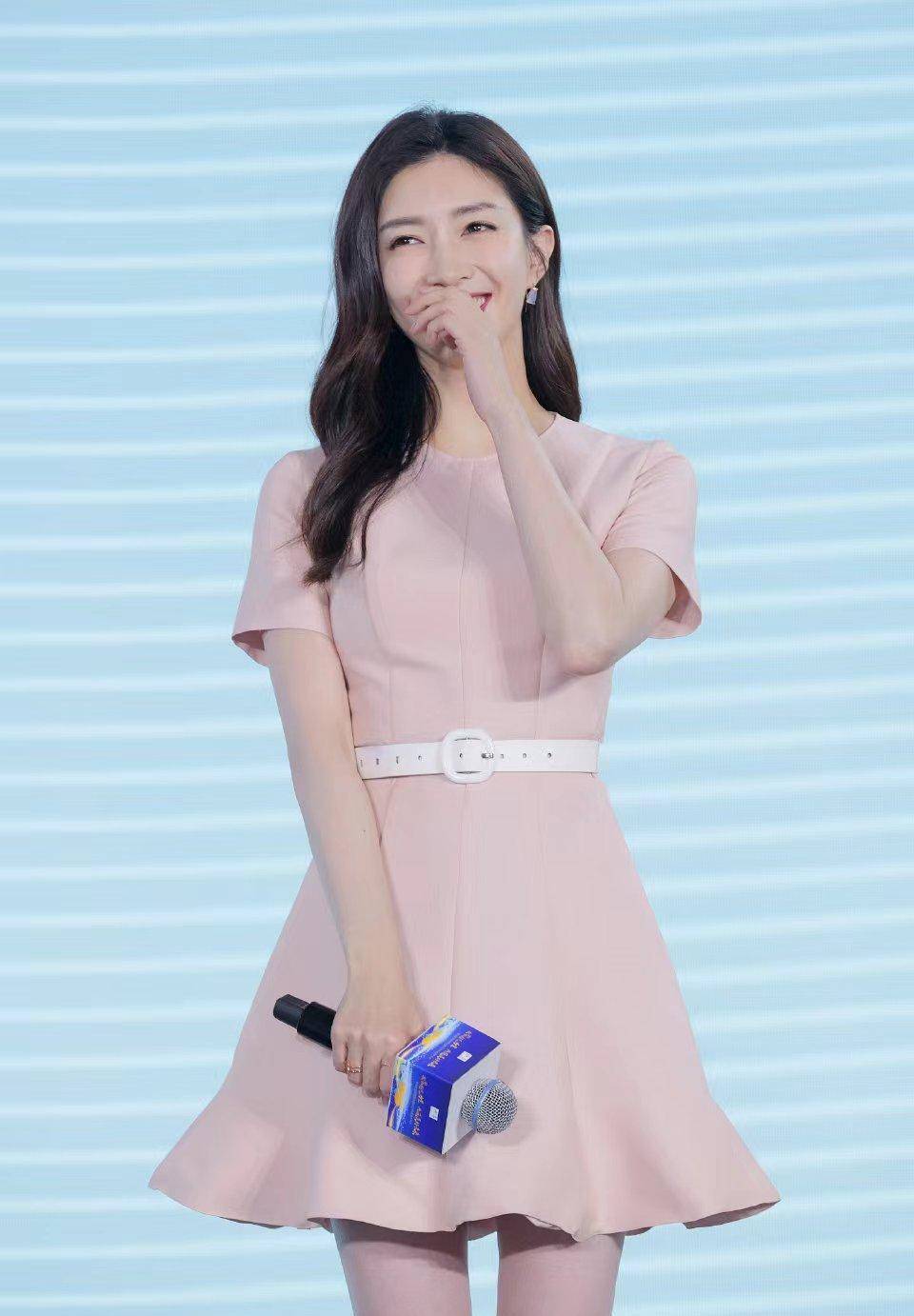 近日,新剧《欢乐颂3》热播时,女演员江疏影凭借精湛的演技和高颜值