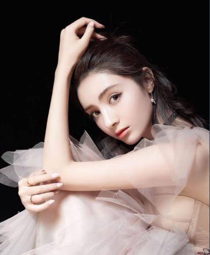 麦迪娜哭着说对不起海陆,曾爆料对方感情惹争议_节目_朋友_于小彤