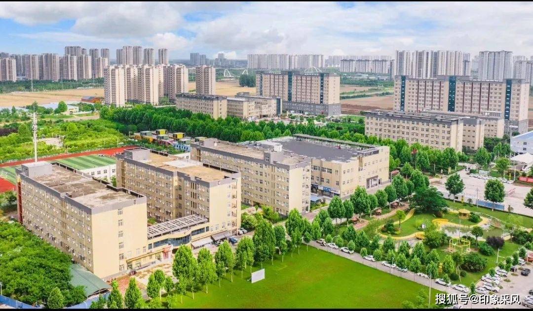 河南省周口市技师学院图片