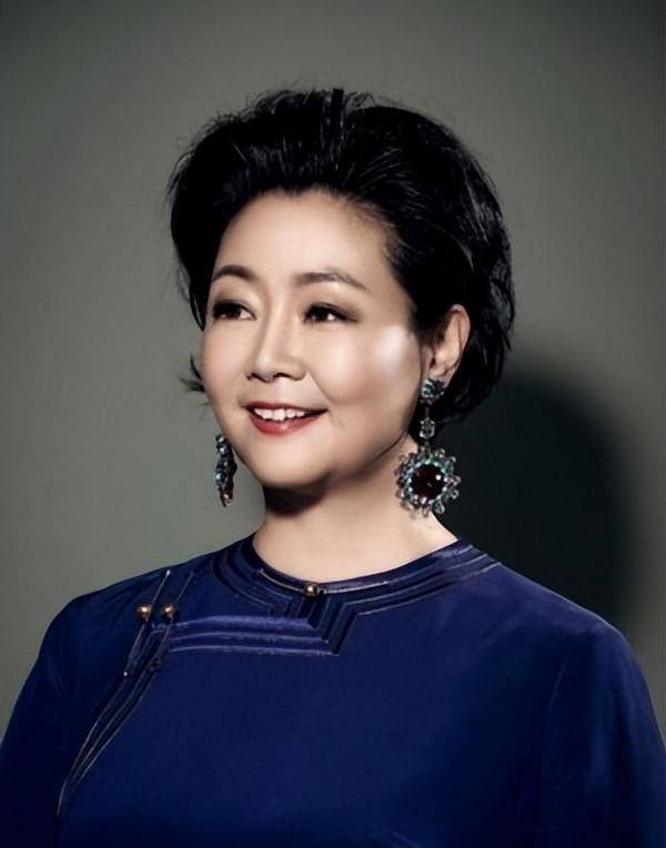 萨日娜的演技很高级_女性_身材_颜色