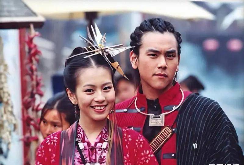 天心刘品言罕同框,长相相似气质却大不同,一个时尚一个少女味足_合作