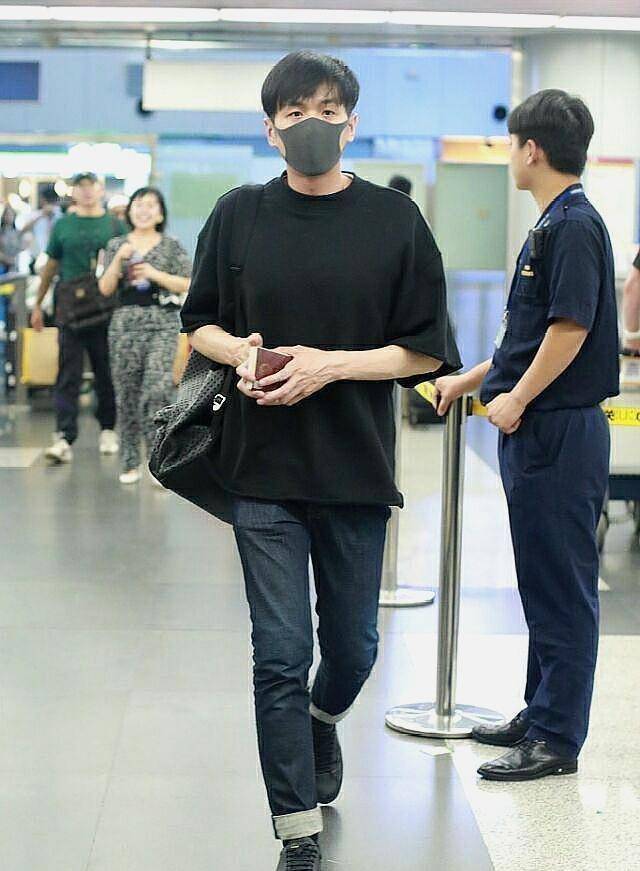 张若昀发文道歉希望和唐艺昕幸福,伴娘已定,伴郎会有王思聪吗?