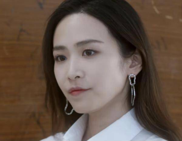 从《庆余年》到《微雨燕双飞》,刘美彤又凭借男装惊艳了众人!