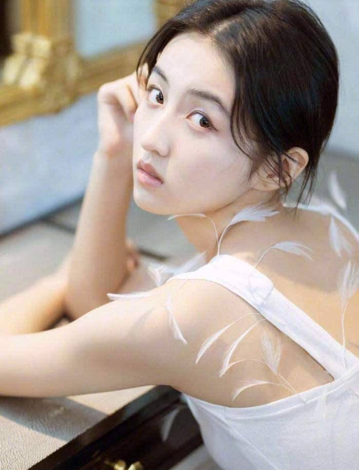 张子枫年龄小,却是心智成熟,很清楚自己的目标,也懂得认真的去做.