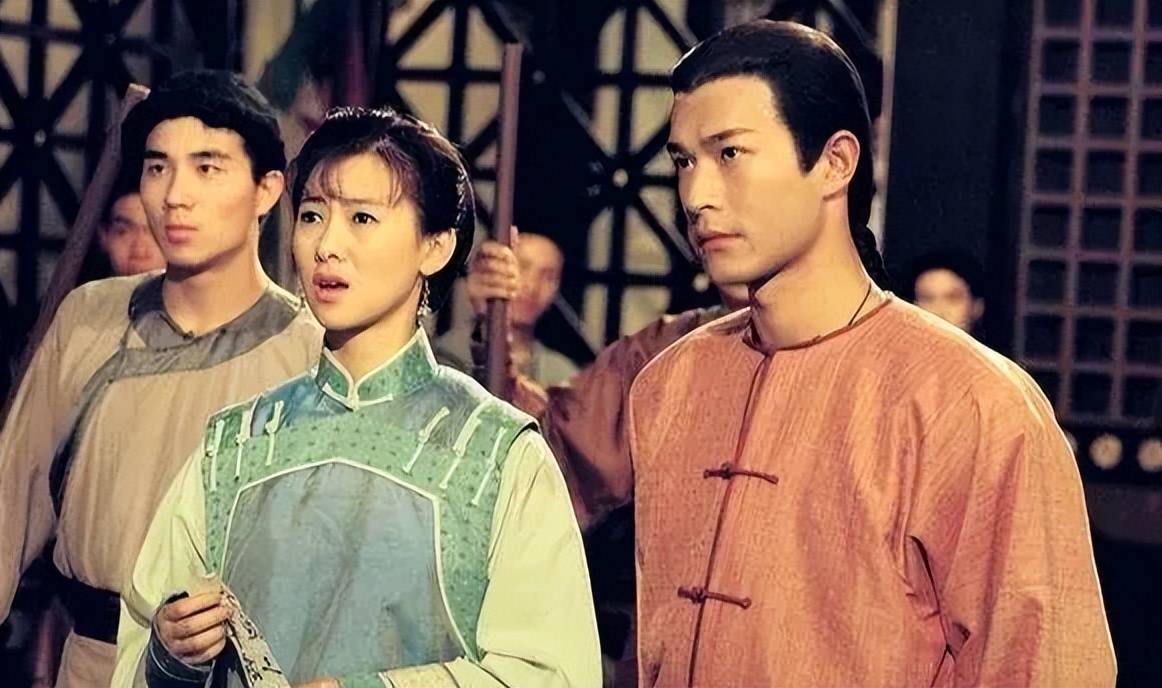 古天乐晒庆生照,穿黑衬衣面僵似假人,曾羞辱翁虹20分钟致其崩溃_因为