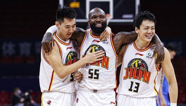琼斯拿到cba大合同确定留在吉林男篮_赛季_外援_夏天