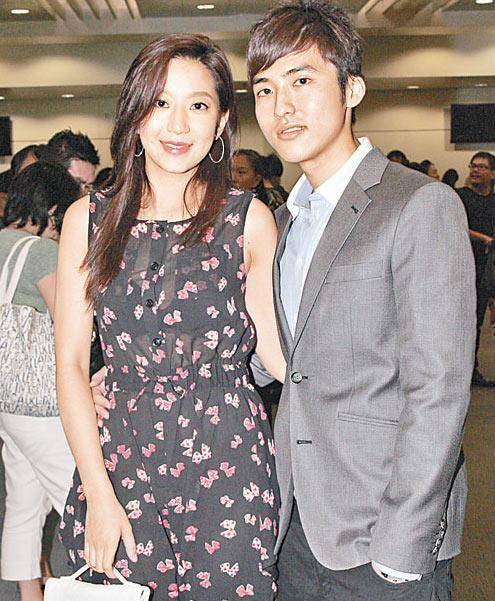 2011年在参加聚会之时,在朋友的介绍下,蔡加赞邂逅了汪圆圆,两人一拍