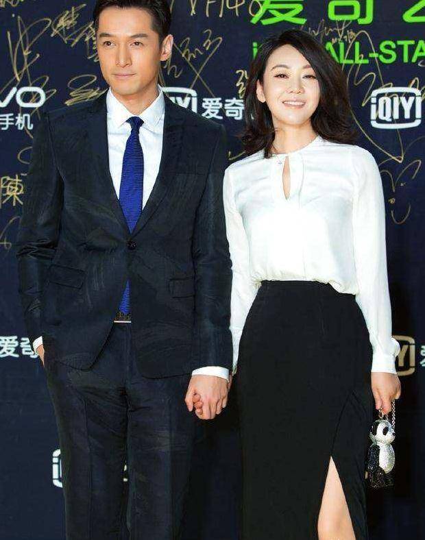 闫妮在和胡歌同框时,在也没有了嘲讽声音,观众都惊呼简直是配一脸.