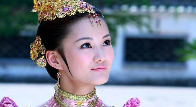 后面馨子还和张倬闻主演过一部电视剧叫《少林寺传奇藏经阁》,这部剧