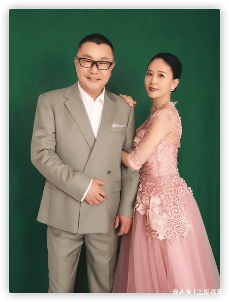 尹相杰妻子庆结婚一周年,公开唯美婚纱照,连换4套礼服身姿婀娜_郭永