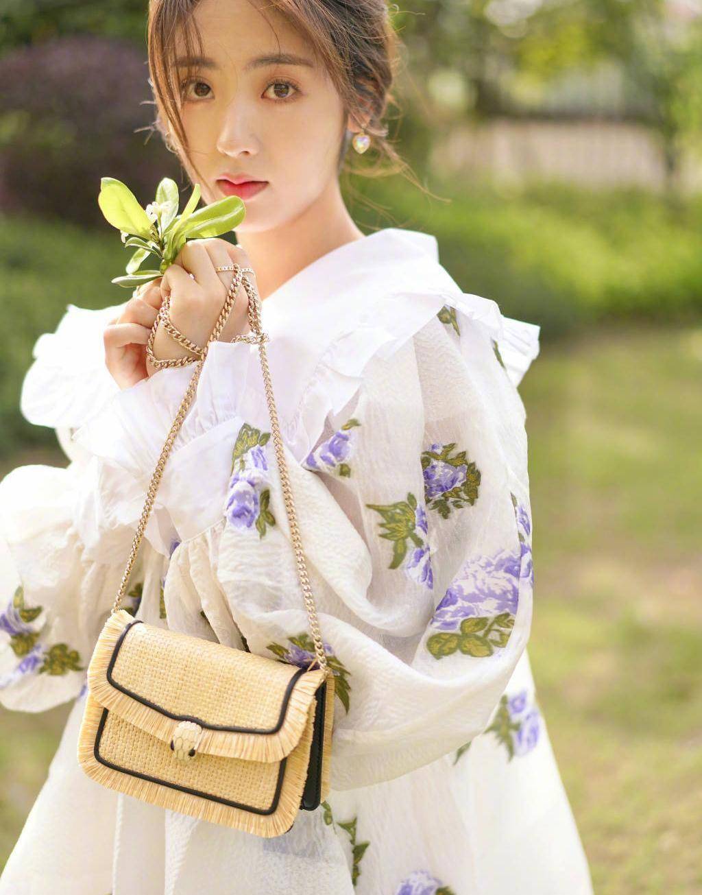 赵露思,邢菲和杨幂,谁会是徐开骋命中注定的"贵人"?_长相_资源_郭敬明