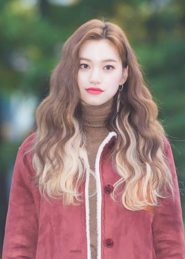 中韩女星泰迪卷毛发型,清纯少女跟狂野豪放的区别,一点看不腻!