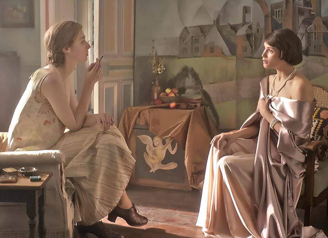 电影《薇塔与弗吉尼亚》主题音乐对故事情感的表达起到哪些作用?