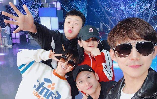 何炅陷收礼风波昔日大咖好友沉默,主持人彭宇发文力挺_事情_时候_眼眶