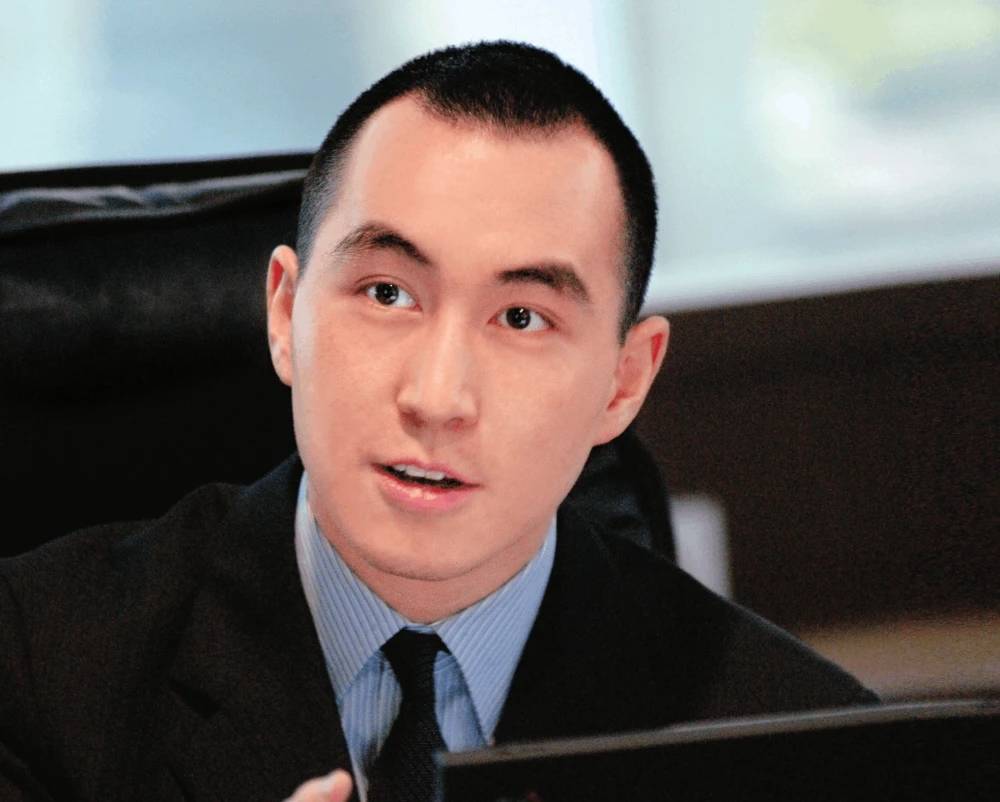 安排专机接何超仪丈夫回国的,并非四房何猷君,而是低调的何猷龙_子聪