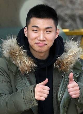 终究还是没能跑出bigbang的毒圈,权志龙太阳圆寸造型太上头!