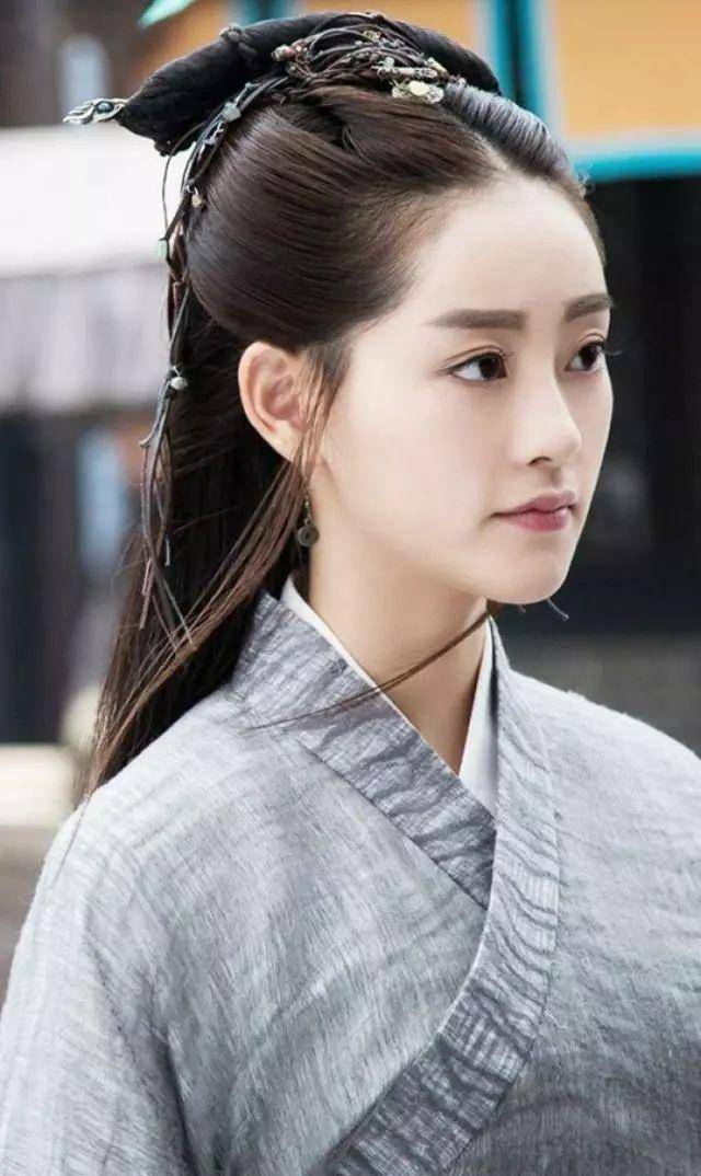 里面红色外面黑色的打扮,除了周芷若和玄女,祝绪丹在电视剧《画心师》