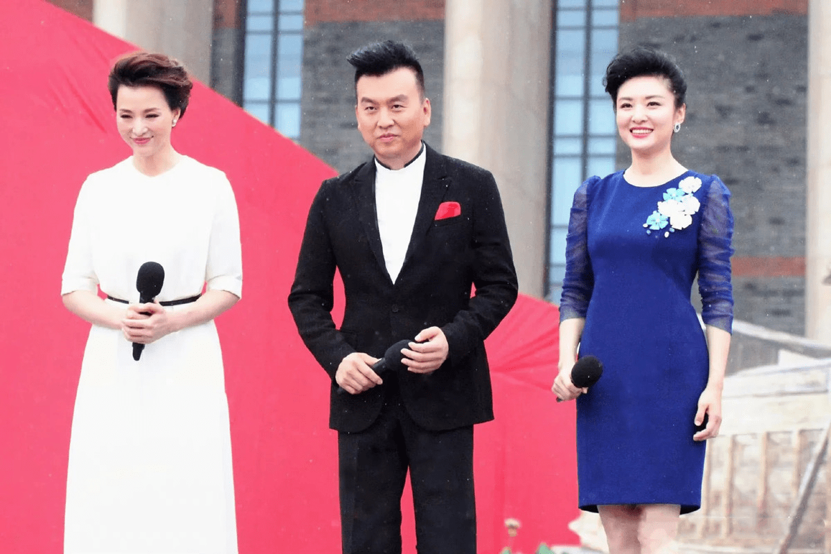 同一场景主持人周涛和董卿差距很大!