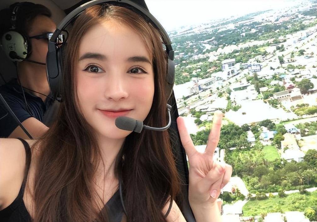 18岁变性,20岁成选美冠军,上帝发错了性别,但不影响她美_yoshi_身材