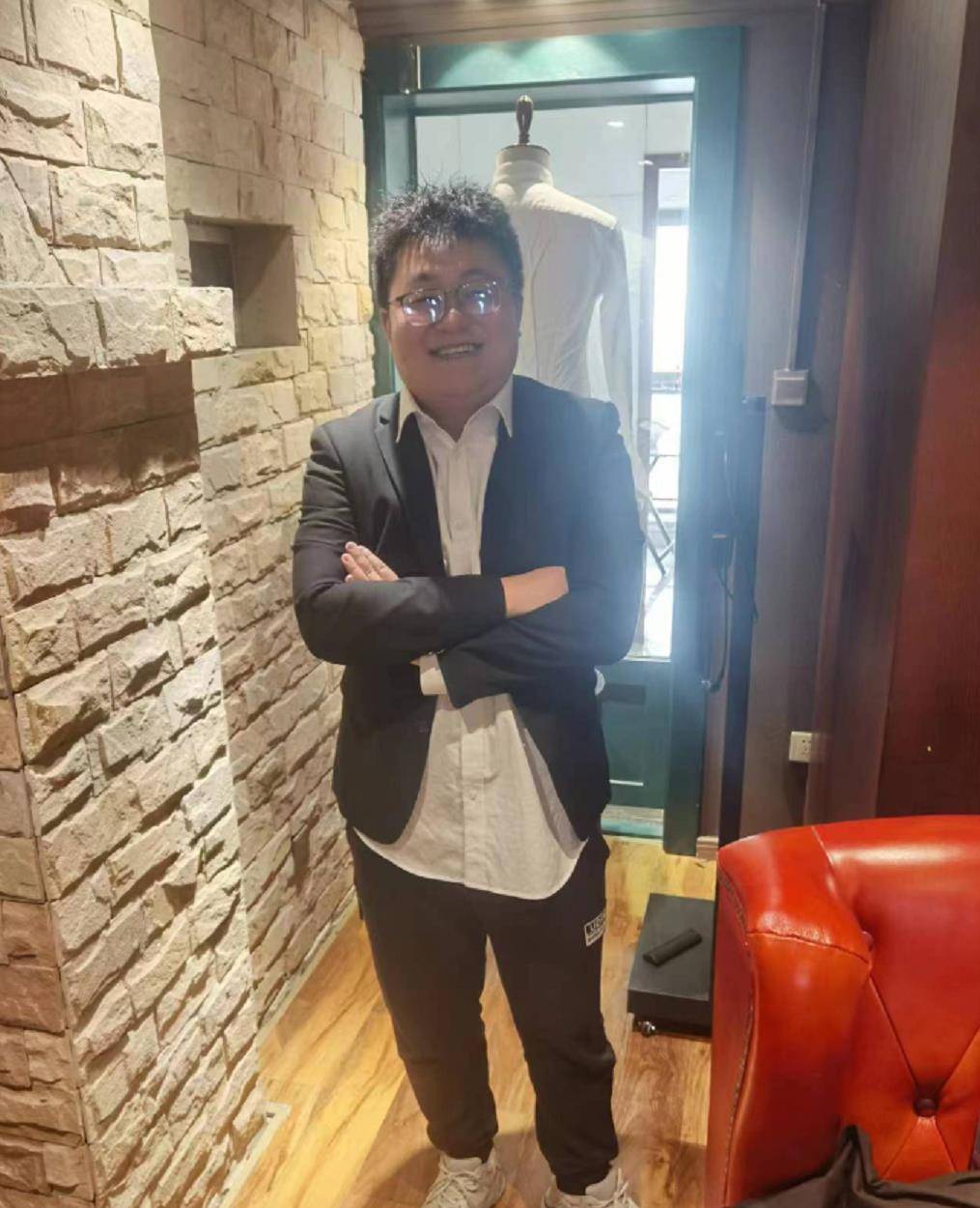 曝网红孙笑川全身大面积烫伤,醉酒后踩翻稀饭桶,前妻吐槽现世报