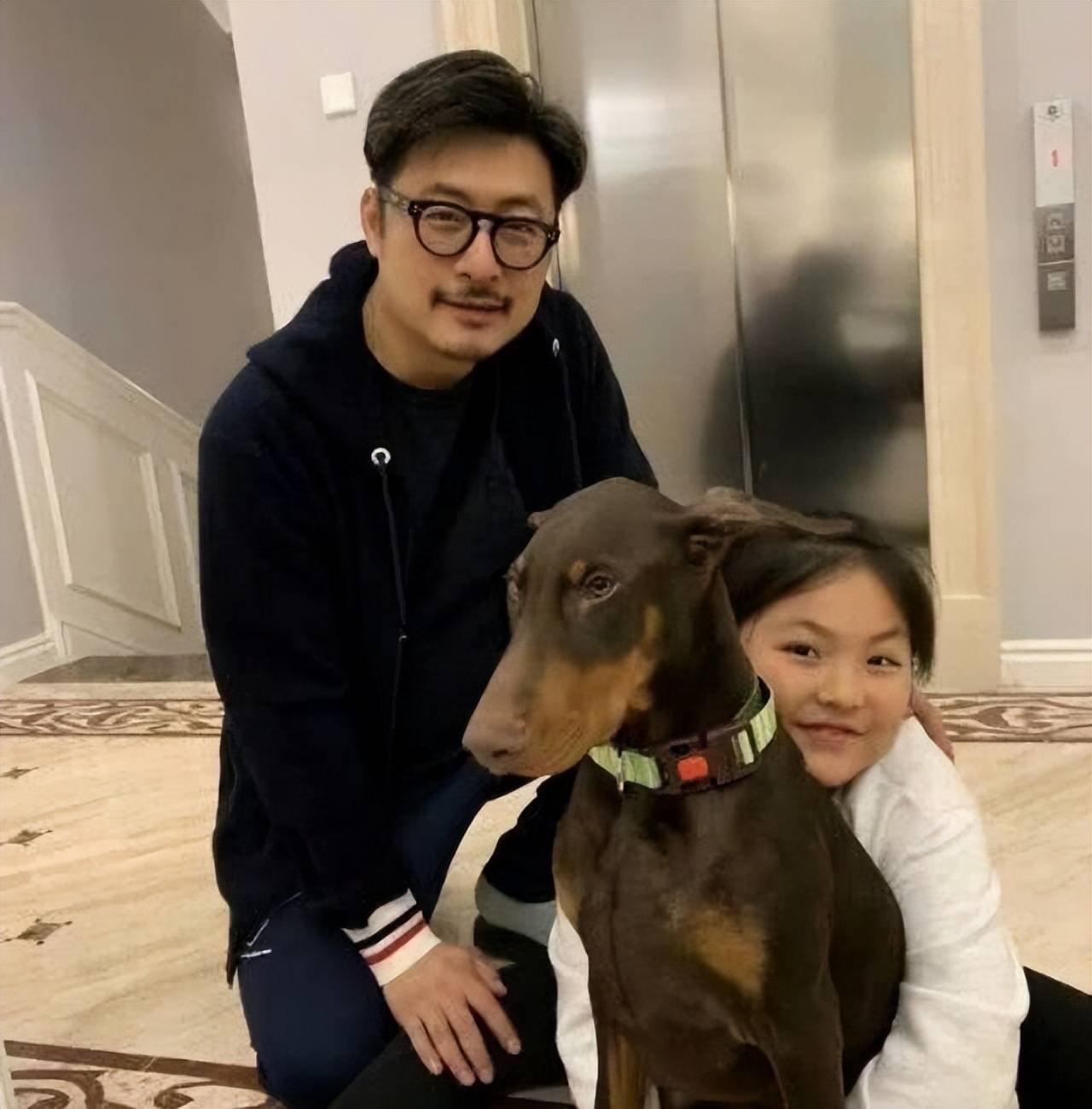 angela美到认不出,未成年喝酒引争议_王诗龄_李湘_爸爸