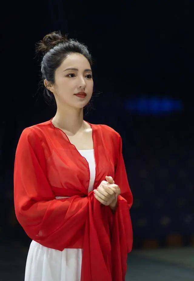 董璇晒自拍照,自信美出你的想象,南星的妈妈,曾艳压多少女主_生活