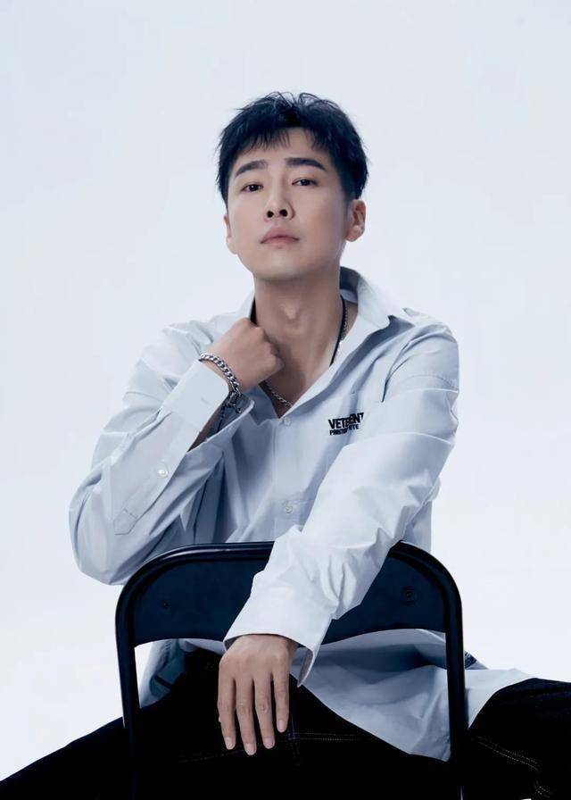 邹廷威:我想在角色里经历不同的山海专访_浩亮_表演_工作