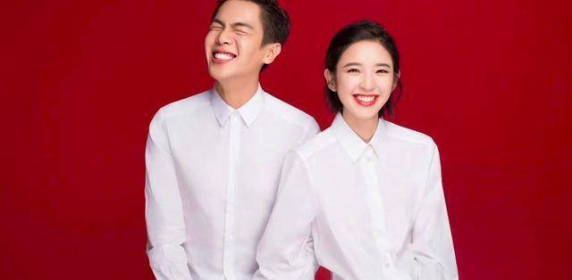 张若昀唐艺昕晒结婚照,深情拥吻太般配了_婚纱照_设计_礼服