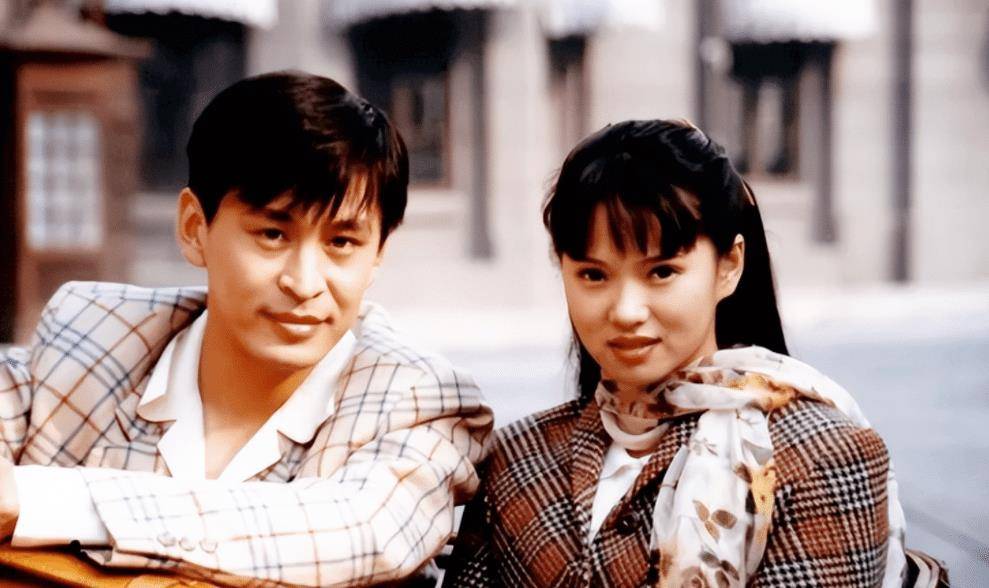 他误打误撞走上演艺路,24岁成名,39岁结婚生子后成恋家好男人_王亚楠