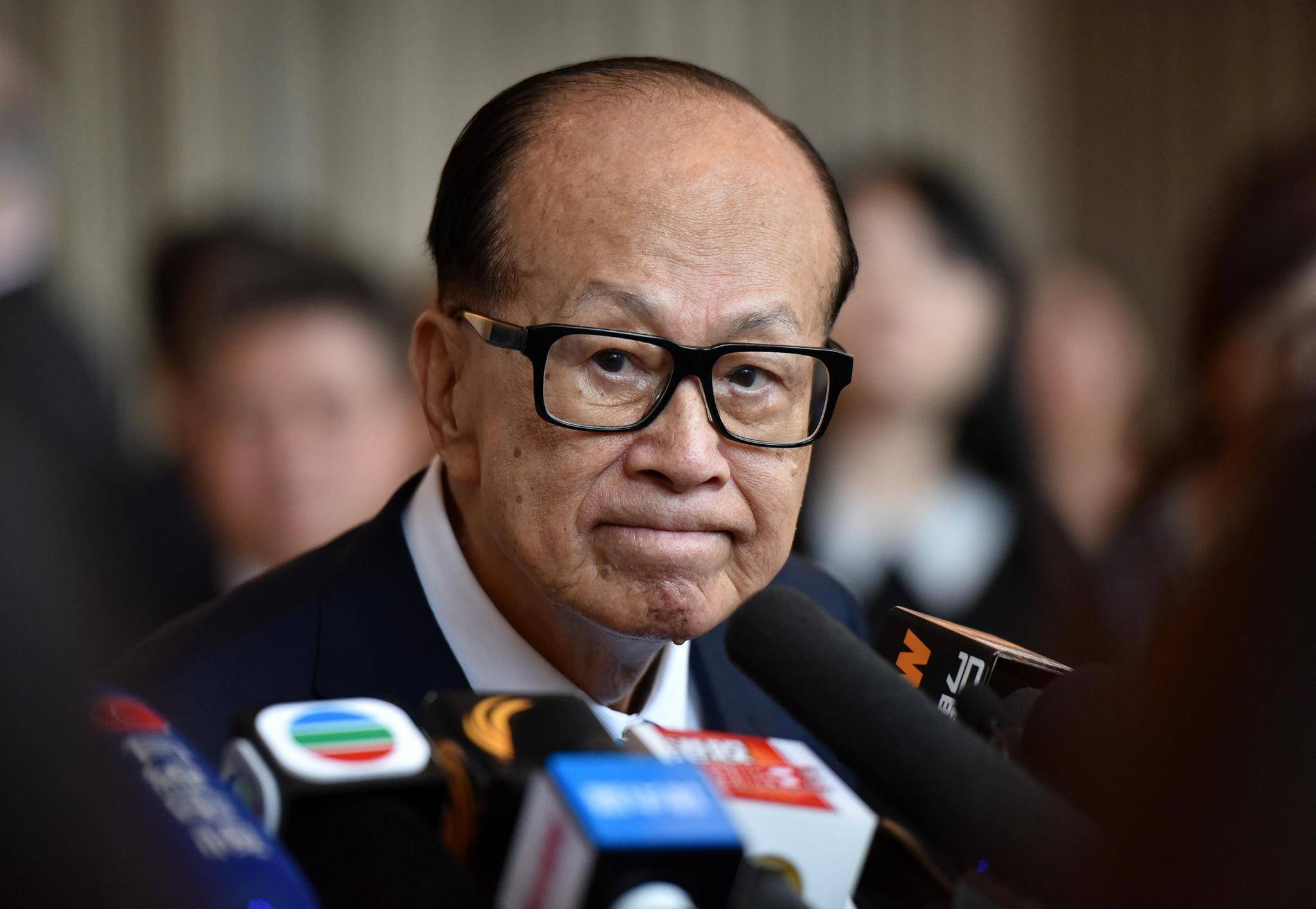 李嘉诚的钱和命:花30亿建寺庙,每天6点起床锻炼,95岁满头黑发_香港