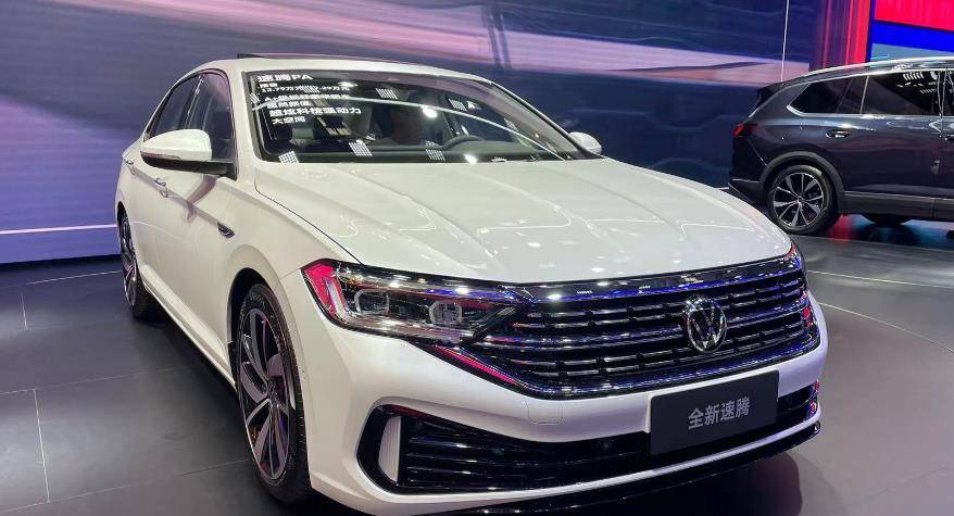 大众速腾迈腾辉腾,"三兄弟"长的像,但是差别大_搜狐汽车_搜狐网