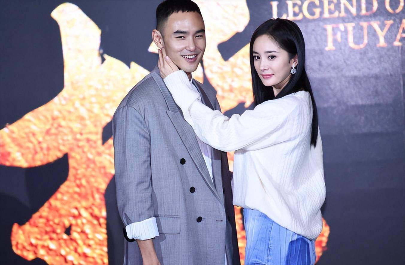 黄轩摸大腿就算了,姐姐被指男女明星区别对待_赵丽颖_妹妹_咪咪