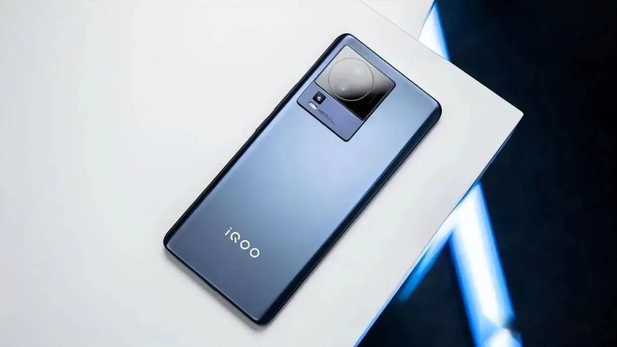 原创
            12GB+512GB突降1889元，OIS光学防抖+120W，90万跑分旗舰跌至新低4