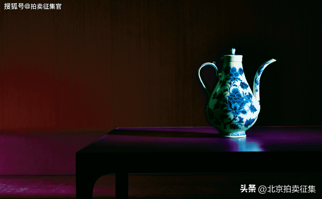 中国美術、青花花唐草文壺