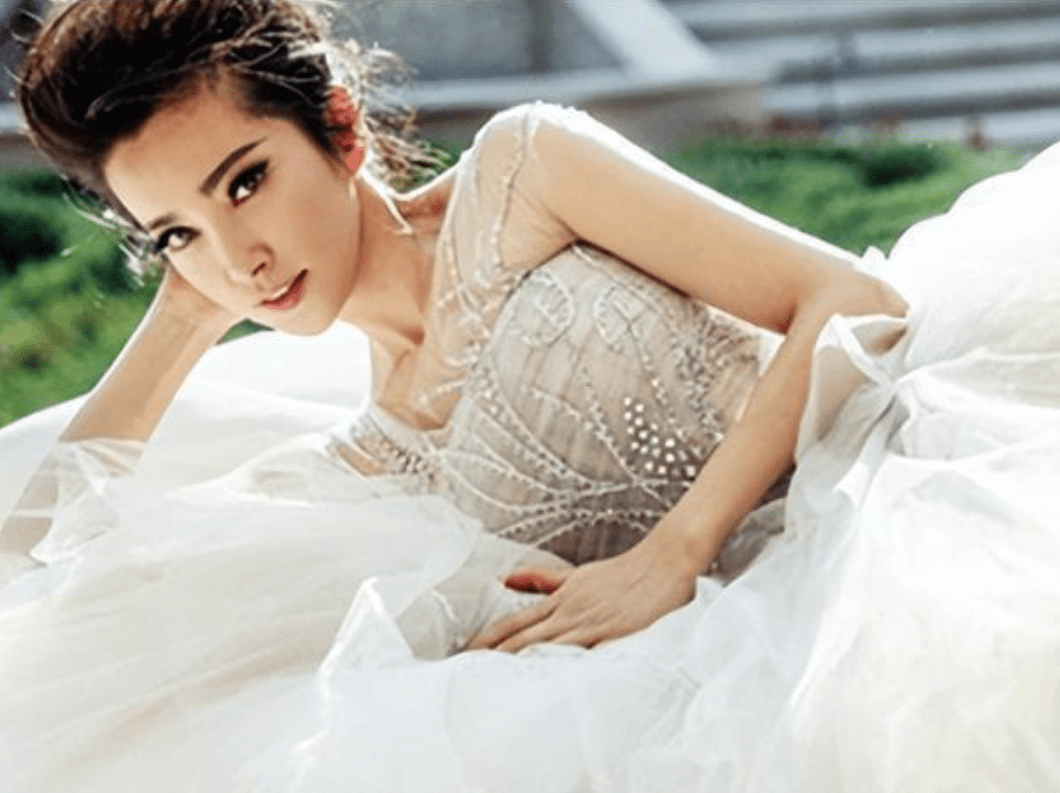 "拼命三娘"李冰冰:从县城老师到一线女星,成名的路上有泪水!